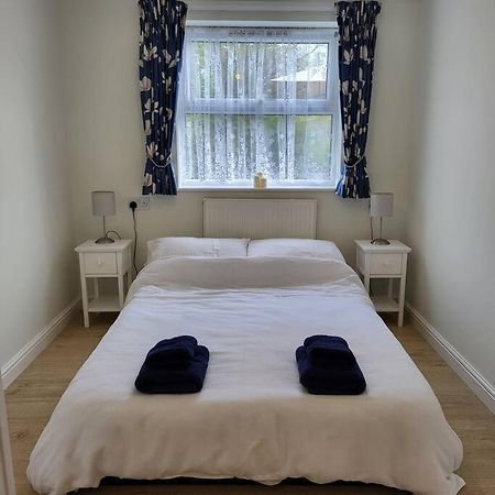 Cheerful, Cosy, One Bedroom Home With Patio And Parking Newbury (Berkshire) Exterior foto