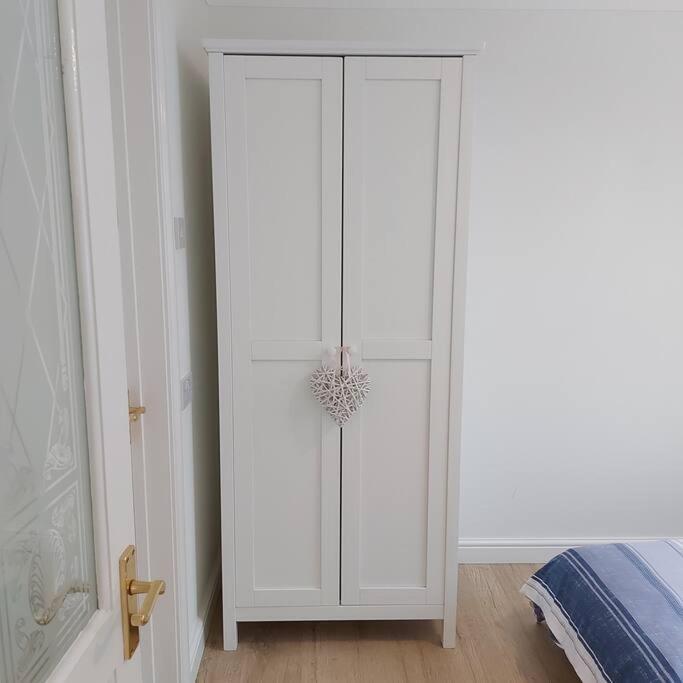 Cheerful, Cosy, One Bedroom Home With Patio And Parking Newbury (Berkshire) Exterior foto