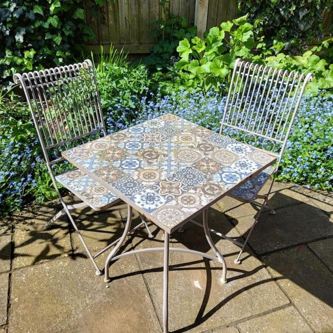 Cheerful, Cosy, One Bedroom Home With Patio And Parking Newbury (Berkshire) Exterior foto